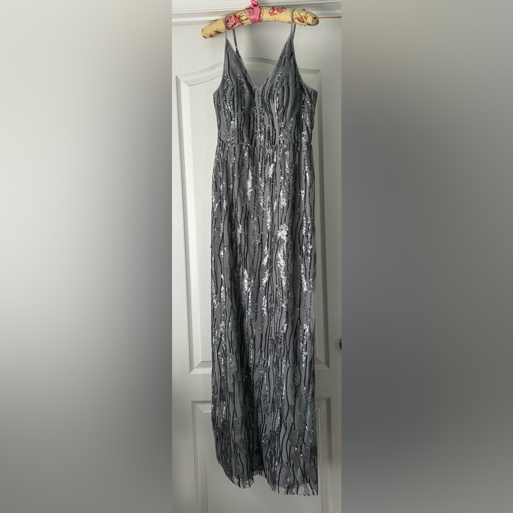 Gorgeous sequined gown - EUC